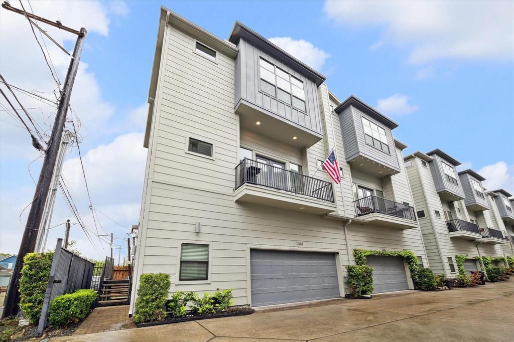 Foto principal - 1044 W 15th 1/2 St