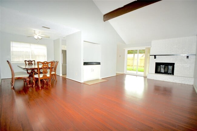 Building Photo - 2331 Stillmeadow Dr