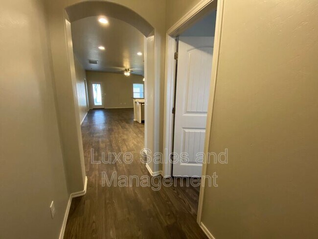 Foto del edificio - 2225 Mill Creek Way