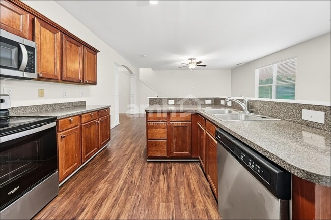 Foto del edificio - 14804 Castletown House Dr