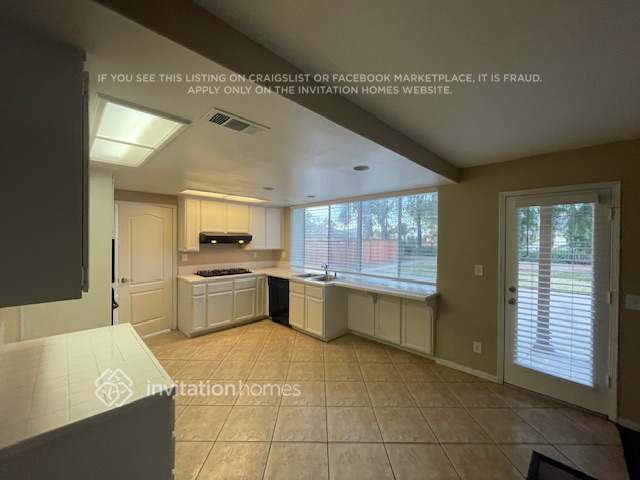 Foto del edificio - 23956 Blue Ridge Pl