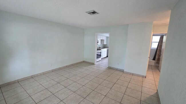 Photo - 1401-1405 NE 21st St Apartment