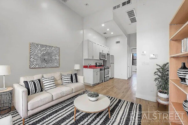 Building Photo - Wilson Avenue