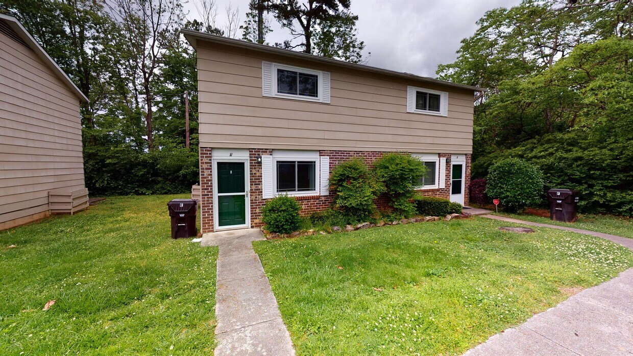 Foto principal - 2708 Bridalwood Dr