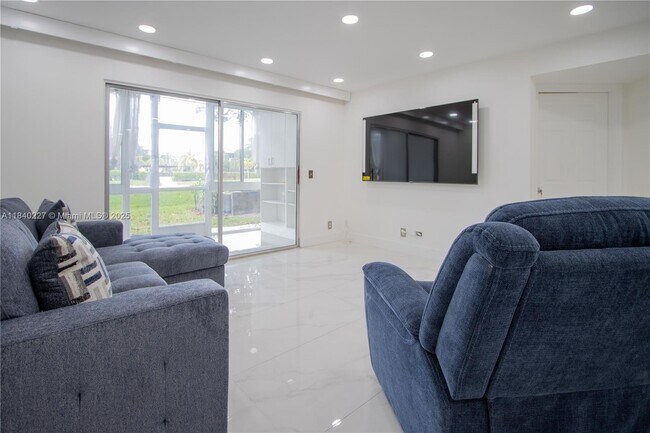 Foto del edificio - 12850 SW 4th Ct