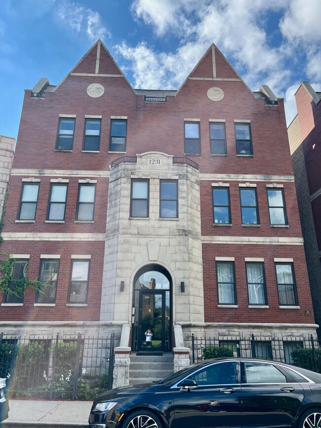Building Photo - 1231 E 46th St