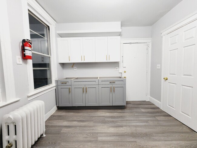Building Photo - 1086 Bond St