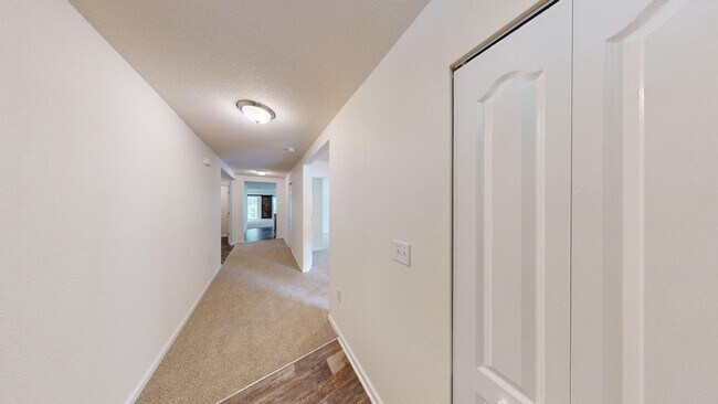 Foto del edificio - 4/2 Big Family Home In Adams Lake Available Soon!