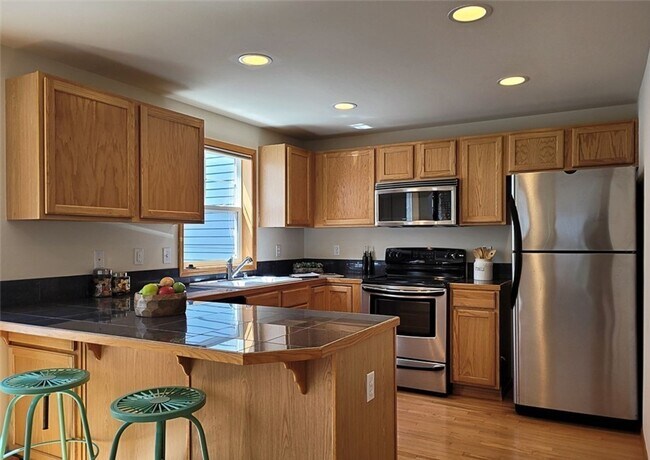 Building Photo - Great TownHome For Rent