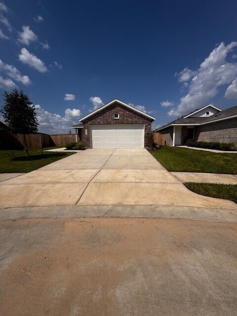 Foto principal - 26934 Cherry Plum Ln