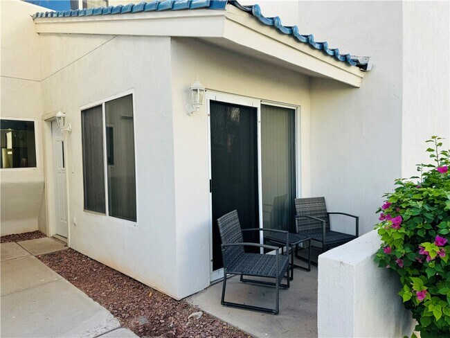 Foto del edificio - 1800 Club House Dr