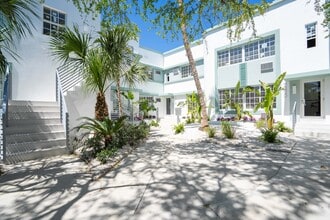 Building Photo - 2418 Flamingo Dr