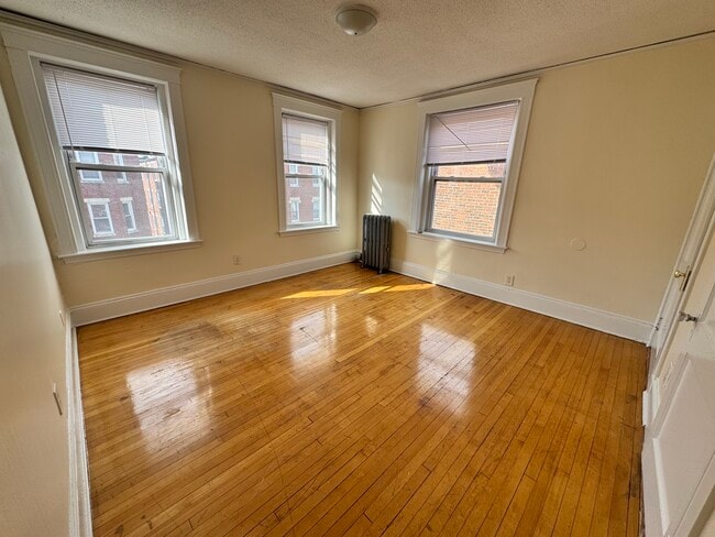 Building Photo - 8 Barrows St