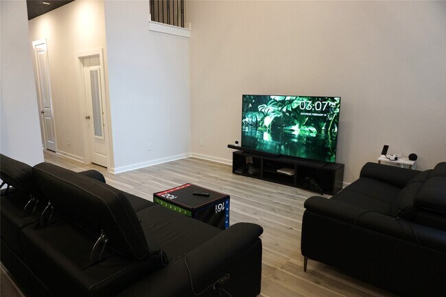 Foto del edificio - 16626 Lake Austin St