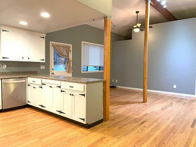 Foto del edificio - Lovely 2 bedroom, recently remodeled Grann...
