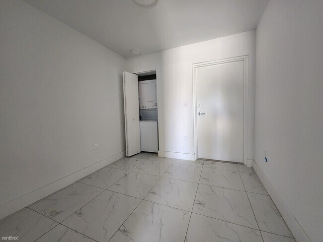 Foto del edificio - 2 br, 1 bath House - 11440 Lincoln Blvd