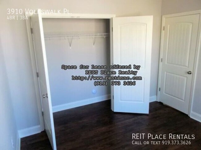 Foto del edificio - 4 Bed Townhome w/ Downstairs Bed, close to...