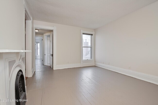 Foto del edificio - 1704 Rosewood Ave