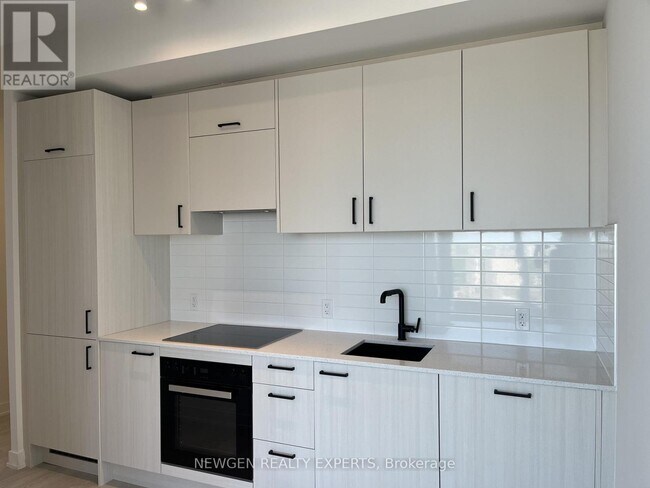 Building Photo - 5 Quarrington Ln
