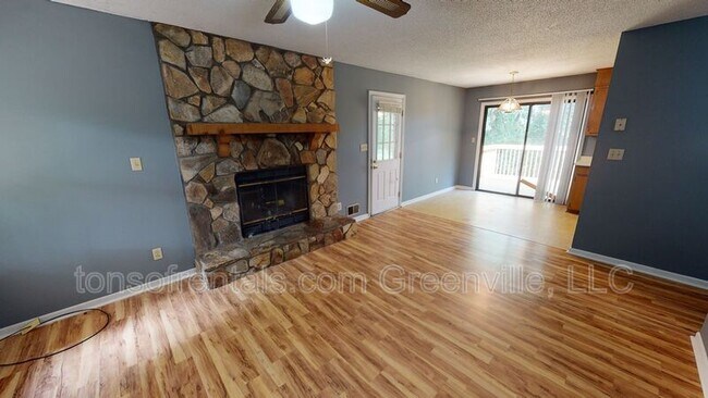 Foto del edificio - 229 Cedar Crest Rd