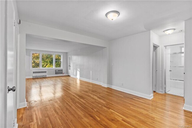 Building Photo - 700 Scarsdale Ave