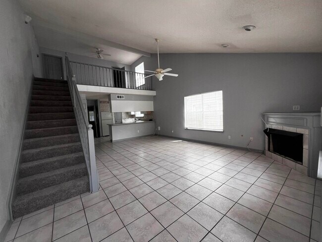 Foto del edificio - 1406 Golden Park Ct