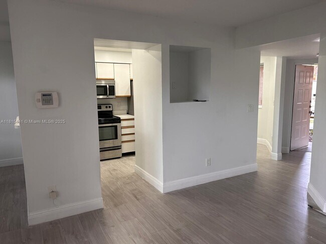 Building Photo - 745 NW 92nd Ave