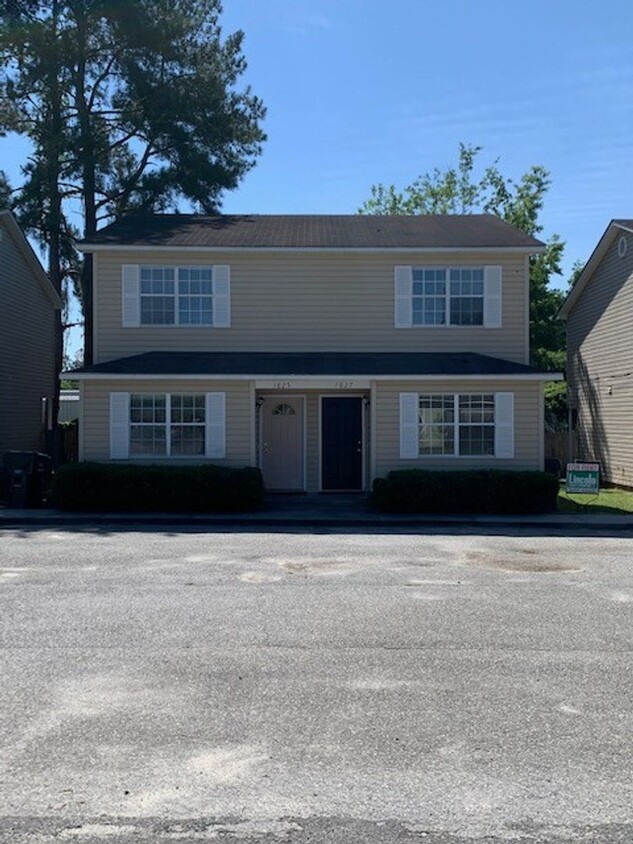 Foto principal - Remerton Townhomes