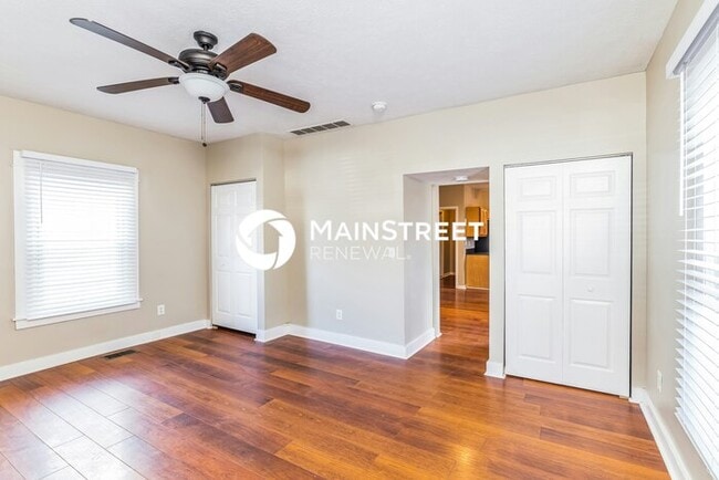 Building Photo - 3 Bedroom Pet-Friendly Home in Louisville, KY with Main Street Renewal