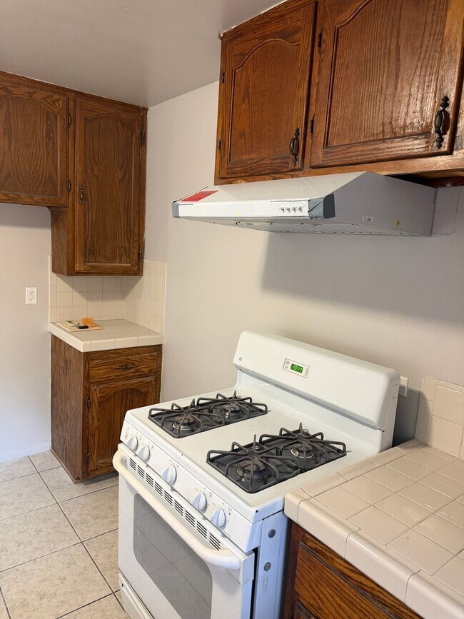 Foto del edificio - Charming 3 Bed / 1 Bath single story duplex located in a desirable neighborhood