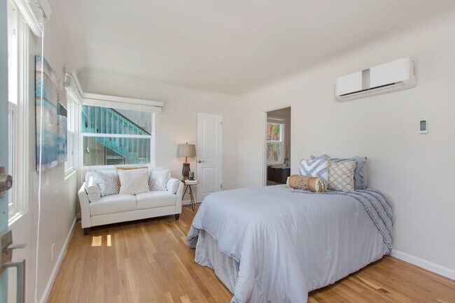 Foto del edificio - Must See! Amazing Studio in Hillcrest - Character GALORE
