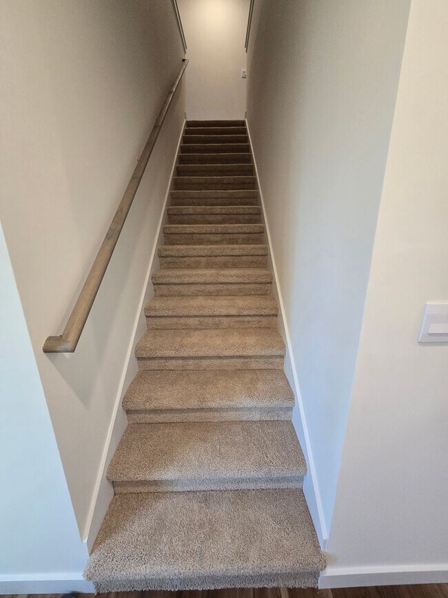 Foto del edificio - 4Bedroom 2.5Bathroom Townhouse!