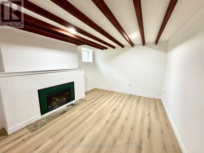 Building Photo - 18 Leisure Ln
