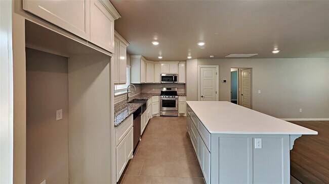 Building Photo - 1409 E Covell Rd
