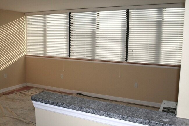 Building Photo - 6 Whittier Pl