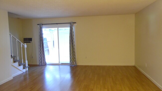 Foto del edificio - 377 Smithridge Park