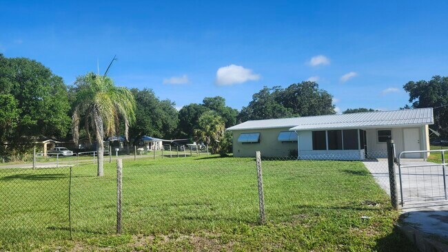 Foto del edificio - 3751 NW 36th St