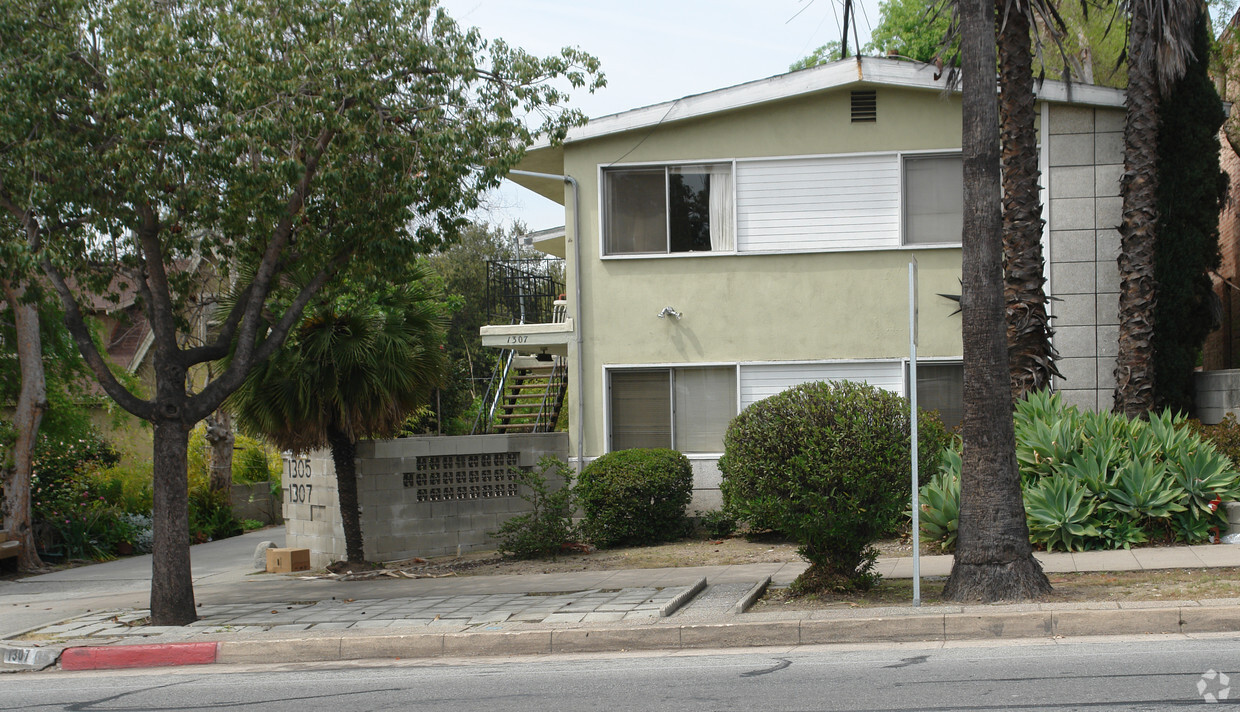 Building Photo - 1305-1307 Hill Ave