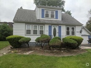 Building Photo - 1282 River Dr