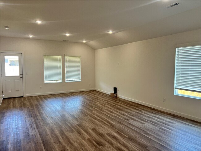 Foto del edificio - 201 NW Granny Smith St