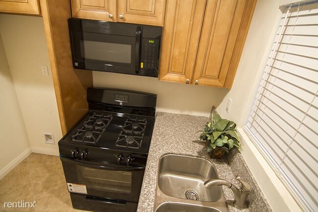 Building Photo - Studio, 1 bath Apartment - 119 Otis Ave
