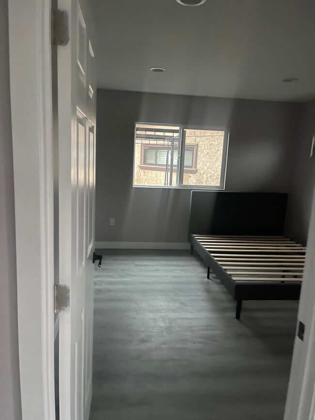 Foto del edificio - 5029 Cutler Ave