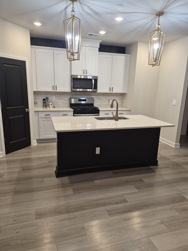 Foto del edificio - 4320 Falls Oaks St