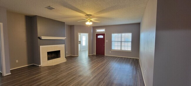 Foto del edificio - Spacious 4/2/2 on a Corner Lot