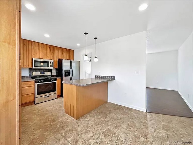 Building Photo - 809 W 36th St
