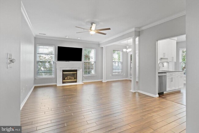 Foto del edificio - 5947 Founders Hill Dr
