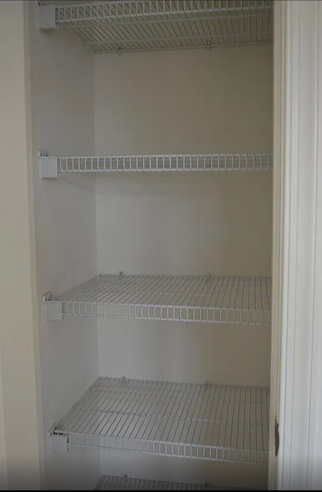 Despensa de cocina - 70 Fast View Dr