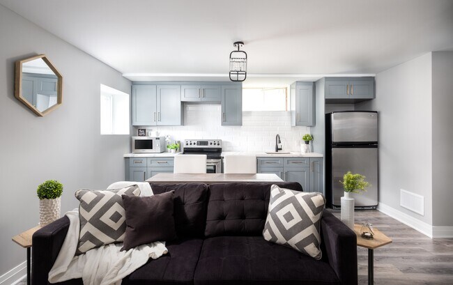 Photo du bâtiment - Modern 2 Bedroom Basement Unit– All Utilities & Parking Included – $1,949/month