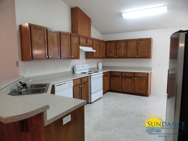 Building Photo - Beautiful 3 Bedroom Home in Fort Walton