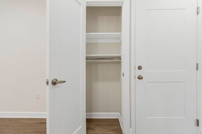 Building Photo - 1929 2nd St NE